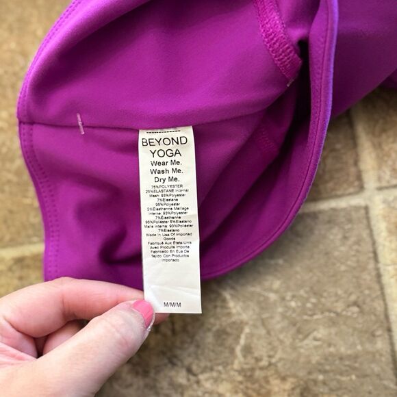 Beyond Yoga Powerbeyond Strive Biker Short Violet Berry Size Medium - Picture 9 of 10
